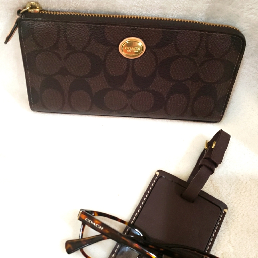 EUC COACH SIGNATURE MONOGRAM WALLET